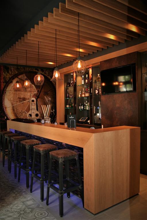 Alexxanders & Boardinghouse, Restaurant Hotel 3*