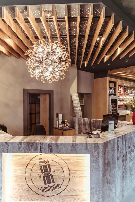 Alexxanders & Boardinghouse, Restaurant Hotel 3*