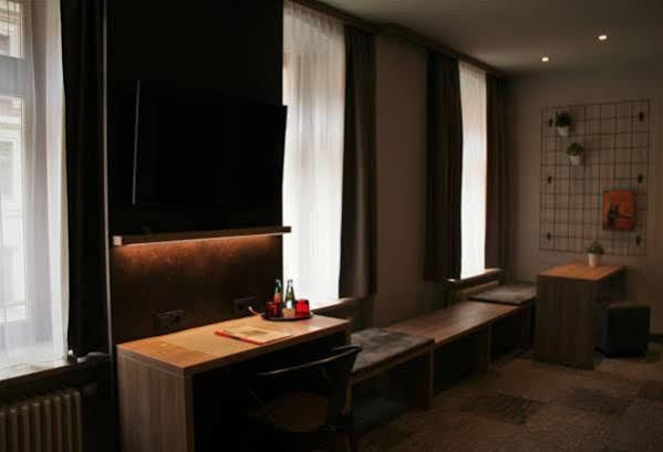Alexxanders & Boardinghouse, Restaurant Hotel 3*